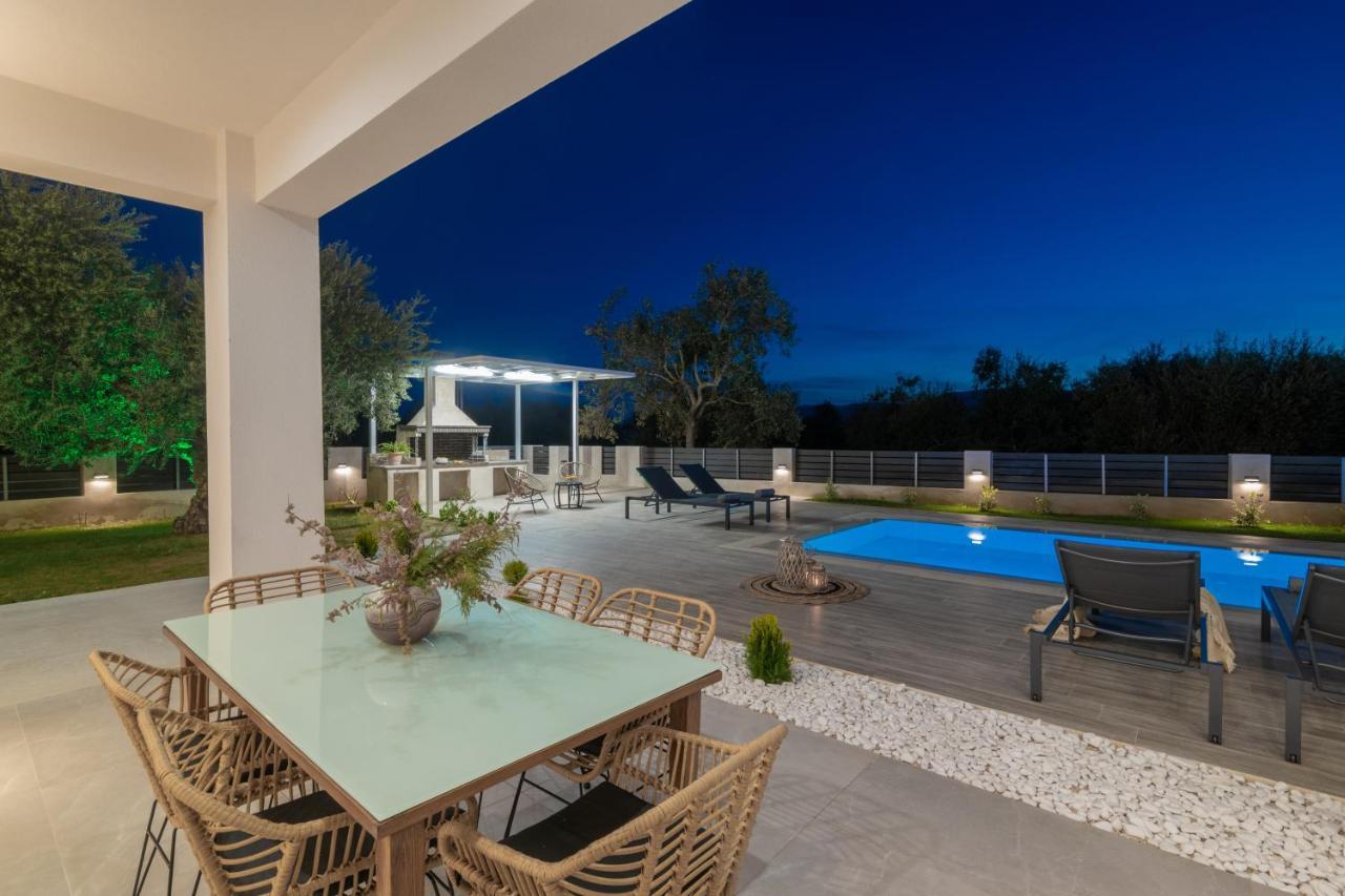Solis Ortus Villa! Kalamákion Exterior foto